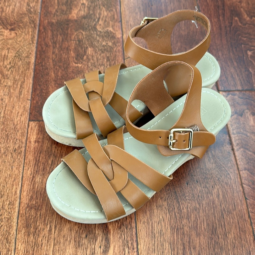 Brown excellent condition size 2 sandals
